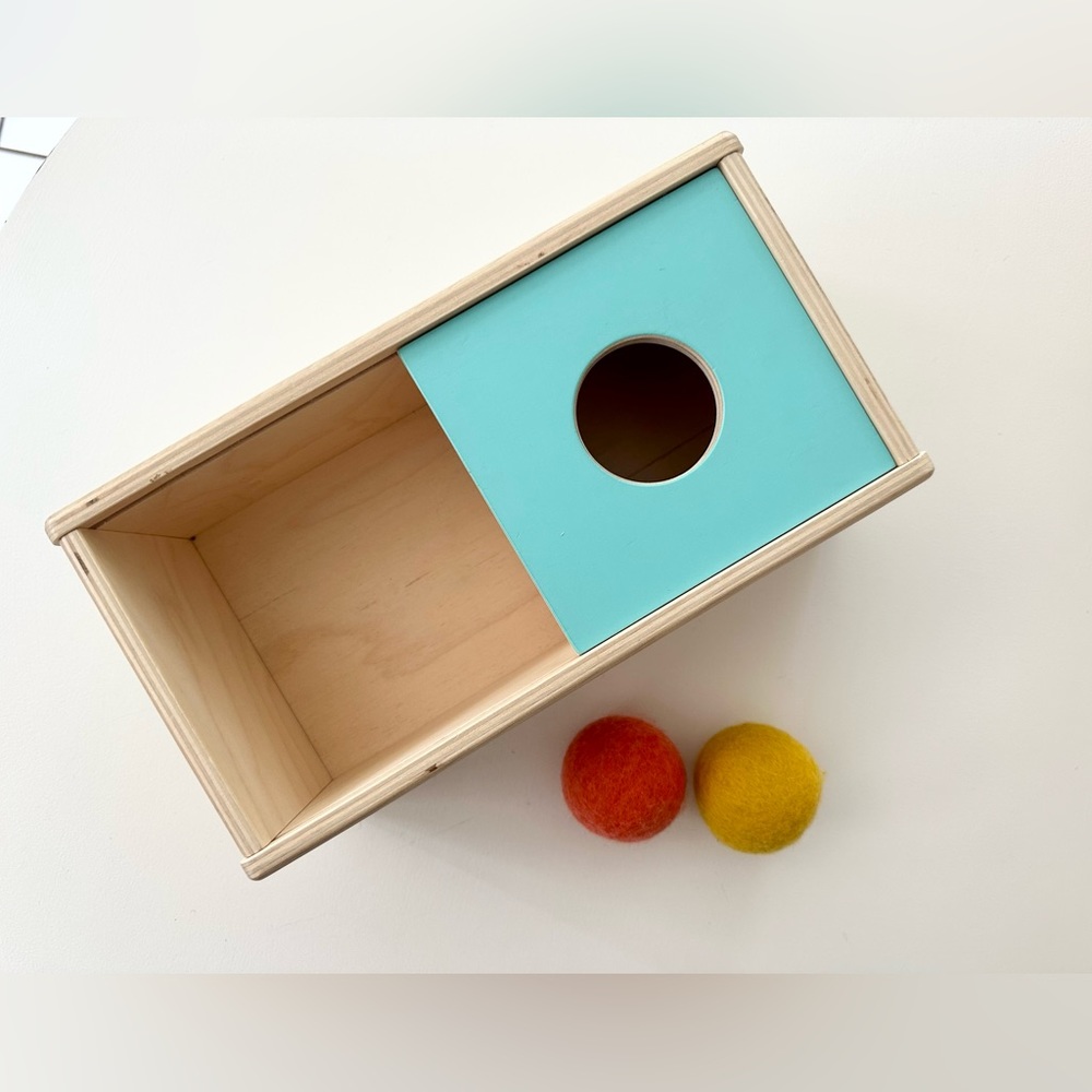Lovevery: Sliding Top Box